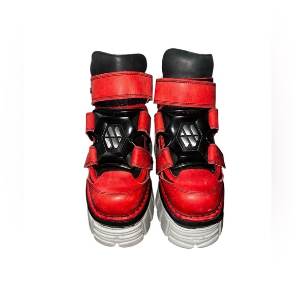 CHUNKY PLATFORM BOOTS ADD PUNK EDGE TO YOUR LOOK. - Picture 3 of 5